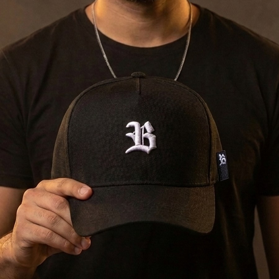 Boné BLCK Basic preto com o B branco